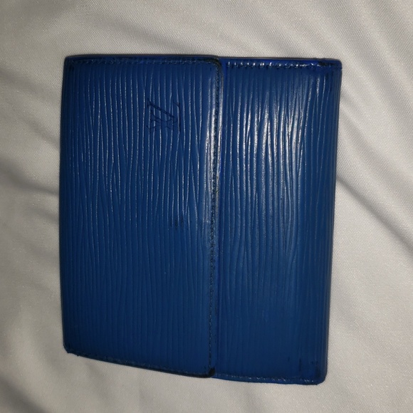 Louis Vuitton Handbags - Authentic Epi Louis Vuitton 💙 Wallet